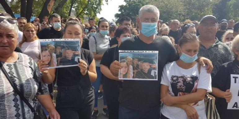 Протестът в Айтос продължава